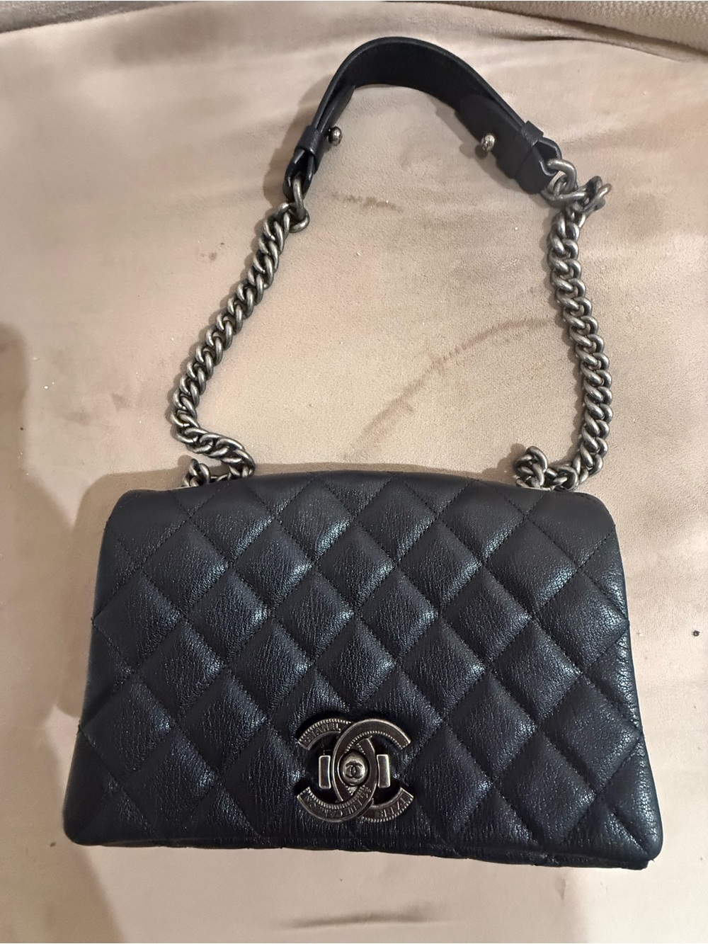 Chanel bag like new